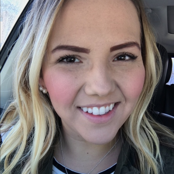 Meet your Posher, Nikki - Picture 1 of 1